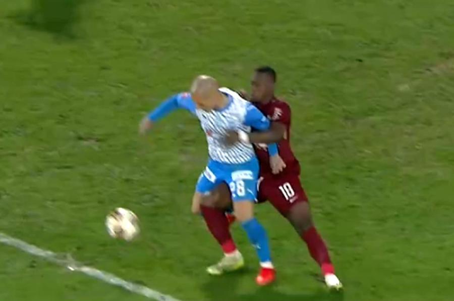 Duelul dintre Alexandru Mitriță și Kader Keita, în urma căruia jucătorul Craiovei a fost doborât Crăciunescu a dat verdictul: DOUĂ penalty-uri neacordate în CFR - CSU Craiova!