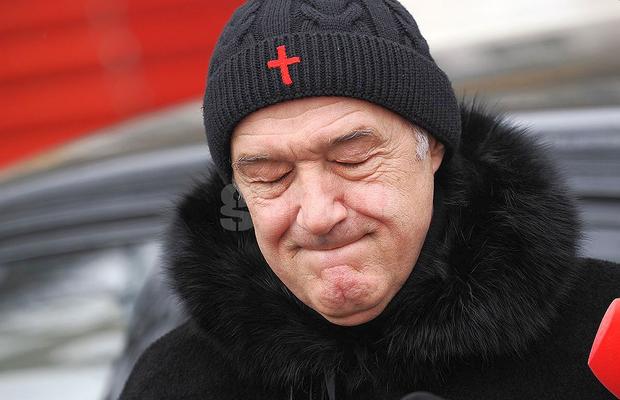 Șeful Rapidului, acuzații GRAVE pentru FCSB: „Hoții strigă hoții! A luat un galben STUPID, probabil l-au transferat deja”