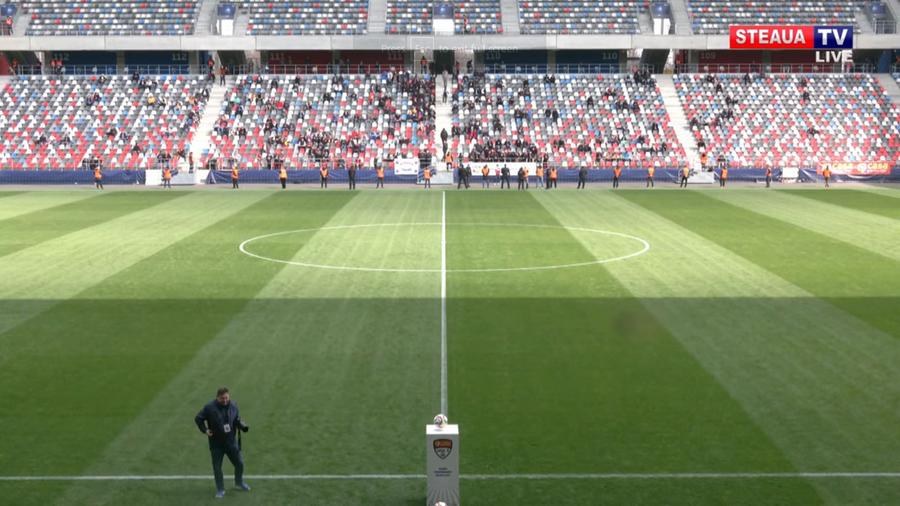 Protest la CSA Steaua: au întârziat meciul cu 10 minute + mesaj despre arestările de la Rapid