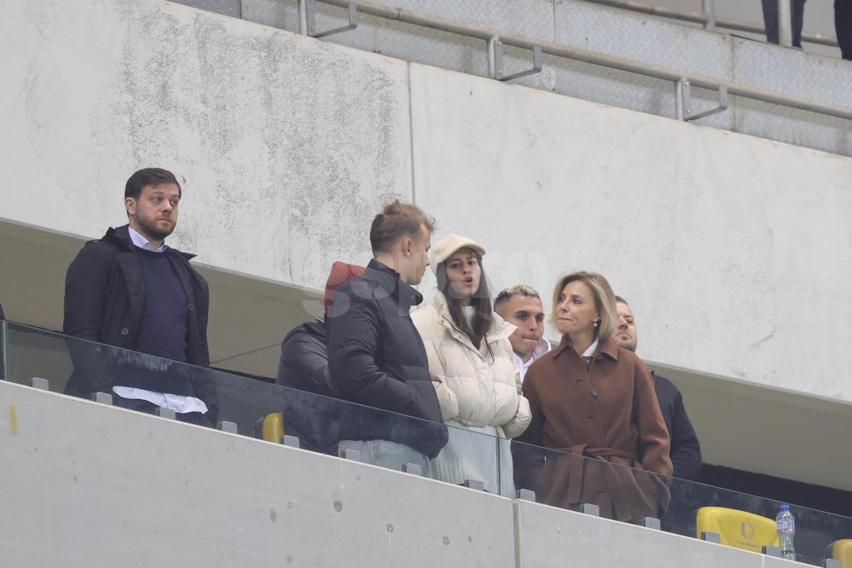 Dan Șucu, surprins la derby alături de jucătorul pe care a luat 500.000 de euro! Mircea Lucescu și Mircea Geoană sunt prezenți pe stadion