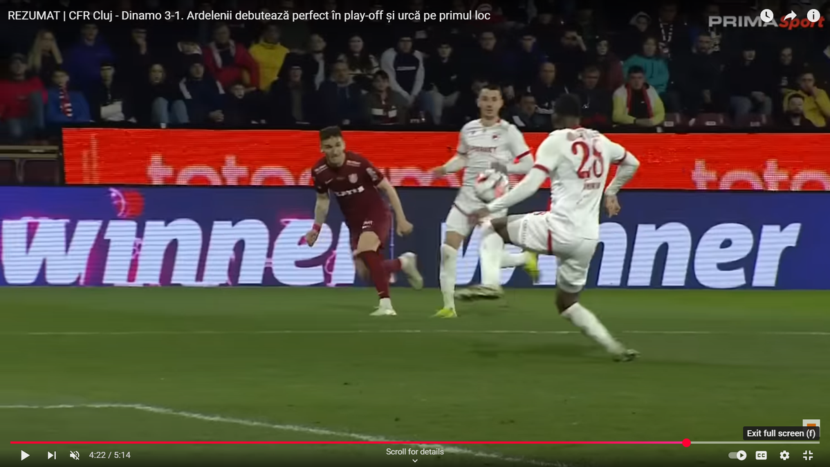 Momentul în care Josue Homawoo atinge mingea cu mâna în propriul careu în CFR Cluj - Dinamo
