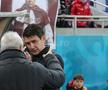 Galeria FCSB l-a îmbrăcat pe Șumudică în bufon! Jigniri și mesaje batjocoritoare: antrenorul s-a plâns la arbitru