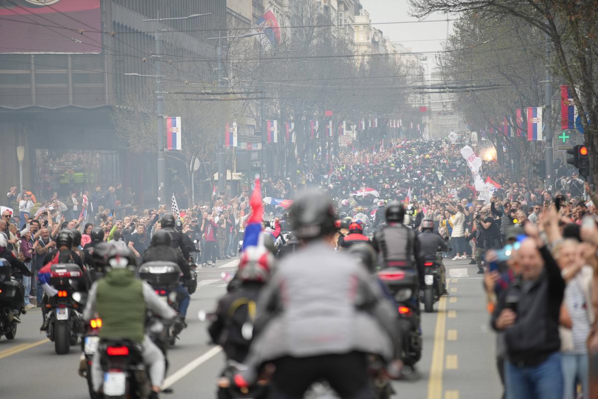 Imagini NEMAIVĂZUTE de la Belgrad: cel mai mare protest din istoria țării » Sute de mii de oameni pe străzi! Djokovic, printre sportivii care au susținut demersul