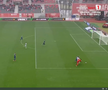 Gol de cascadorii râsului în Superliga! Ploaia de la Sibiu l-a doborât pe portarul Krell