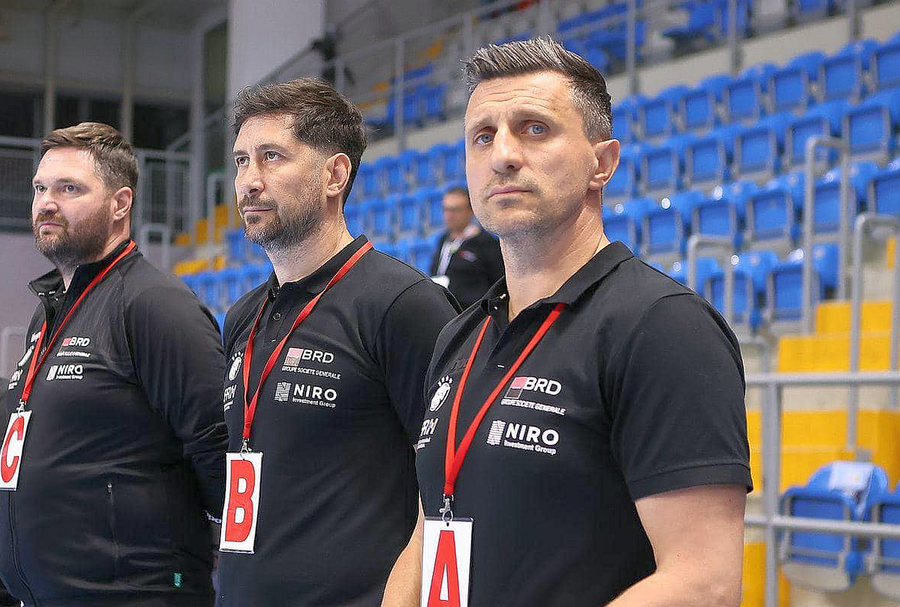 George Buricea (dreapta), selecționerul României. Foto: Facebook România, victorie clară cu Israel în preliminariile Campionatului European din 2026 » Tricolorii au dominat categoric repriza secundă