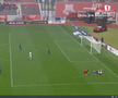Gol de cascadorii râsului în Superliga! Ploaia de la Sibiu l-a doborât pe portarul Krell