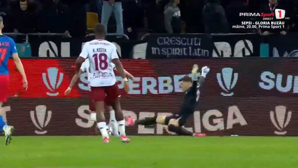 Rapid a cerut penalty în prima repriză a derby-ului cu FCSB