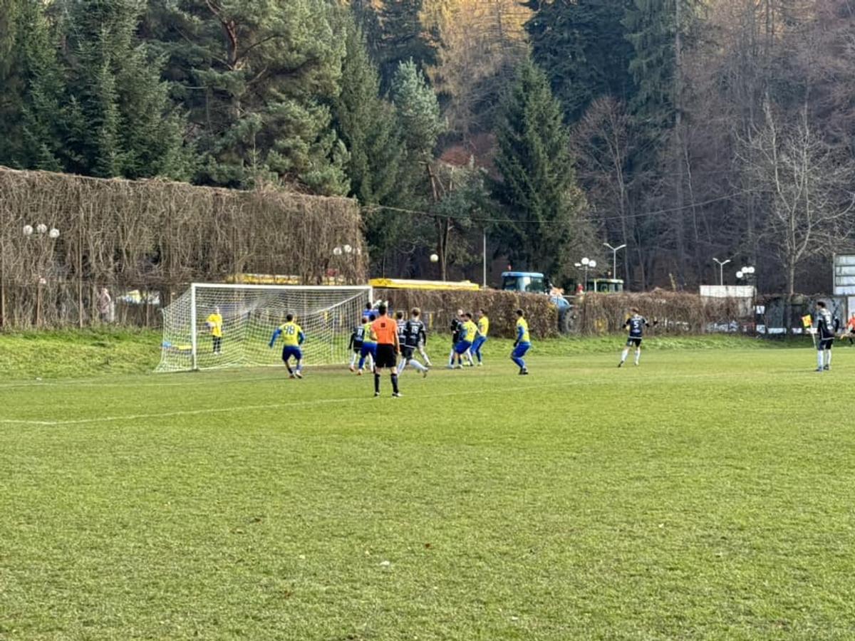 Stadionul din Râșnov, poziționat într-un loc pitoresc