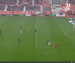 Gol de cascadorii râsului în Superliga! Ploaia de la Sibiu l-a doborât pe portarul Krell