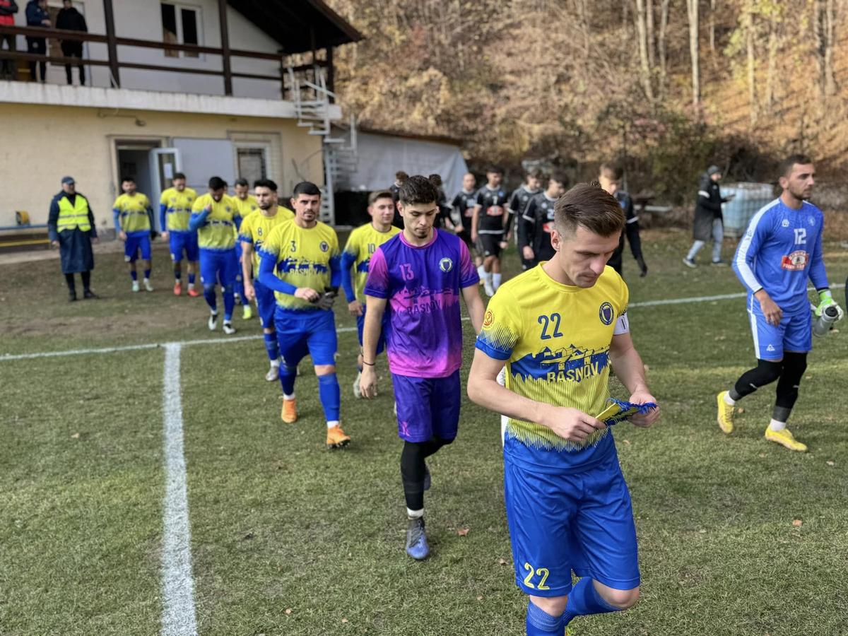 Stadionul din Râșnov, poziționat într-un loc pitoresc
