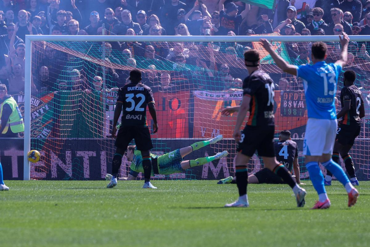 Ionuț Radu, în echipa etapei din Serie A, după prestația de vis din Venezia - Napoli