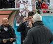 Galeria FCSB l-a îmbrăcat pe Șumudică în bufon! Jigniri și mesaje batjocoritoare: antrenorul s-a plâns la arbitru