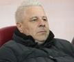 Galeria FCSB l-a îmbrăcat pe Șumudică în bufon! Jigniri și mesaje batjocoritoare: antrenorul s-a plâns la arbitru