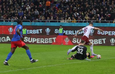 Faza din Rapid - FCSB care l-a făcut pe Marius Șumudică să ceară disperat intervenția VAR » Primul verdict al specialistului