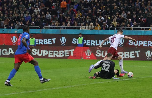 Faza din Rapid - FCSB care l-a făcut pe Marius Șumudică să ceară disperat intervenția VAR » Primul verdict al specialistului