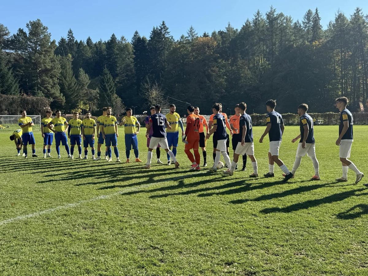 Stadionul din Râșnov, poziționat într-un loc pitoresc