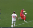 Gol de cascadorii râsului în Superliga! Ploaia de la Sibiu l-a doborât pe portarul Krell