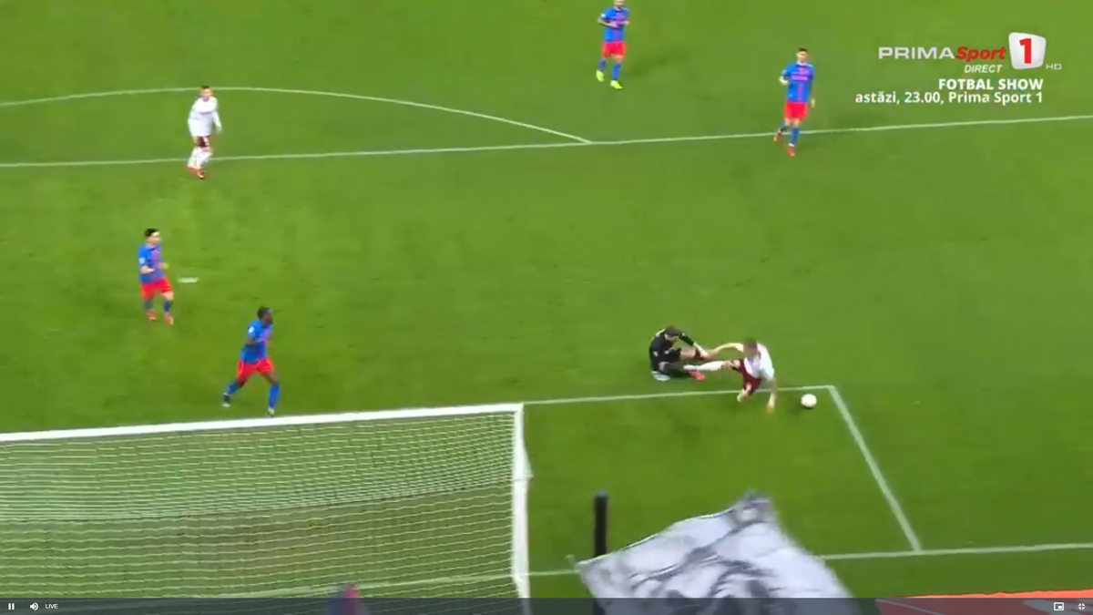 Rapid a cerut penalty în prima repriză a derby-ului cu FCSB