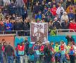 Galeria FCSB l-a îmbrăcat pe Șumudică în bufon! Jigniri și mesaje batjocoritoare: antrenorul s-a plâns la arbitru