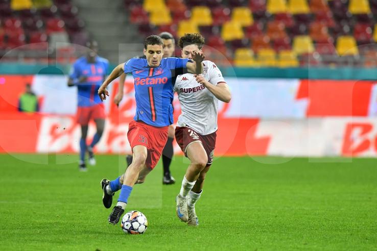 Andrei Borza, eliminat de Horațiu Feșnic în FCSB - Rapid // FOTO: Cristi Preda (GSP.RO)