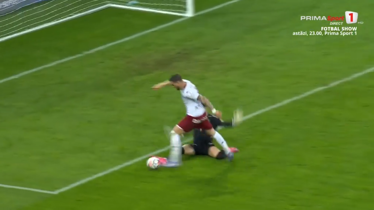 Rapid a cerut penalty în prima repriză a derby-ului cu FCSB