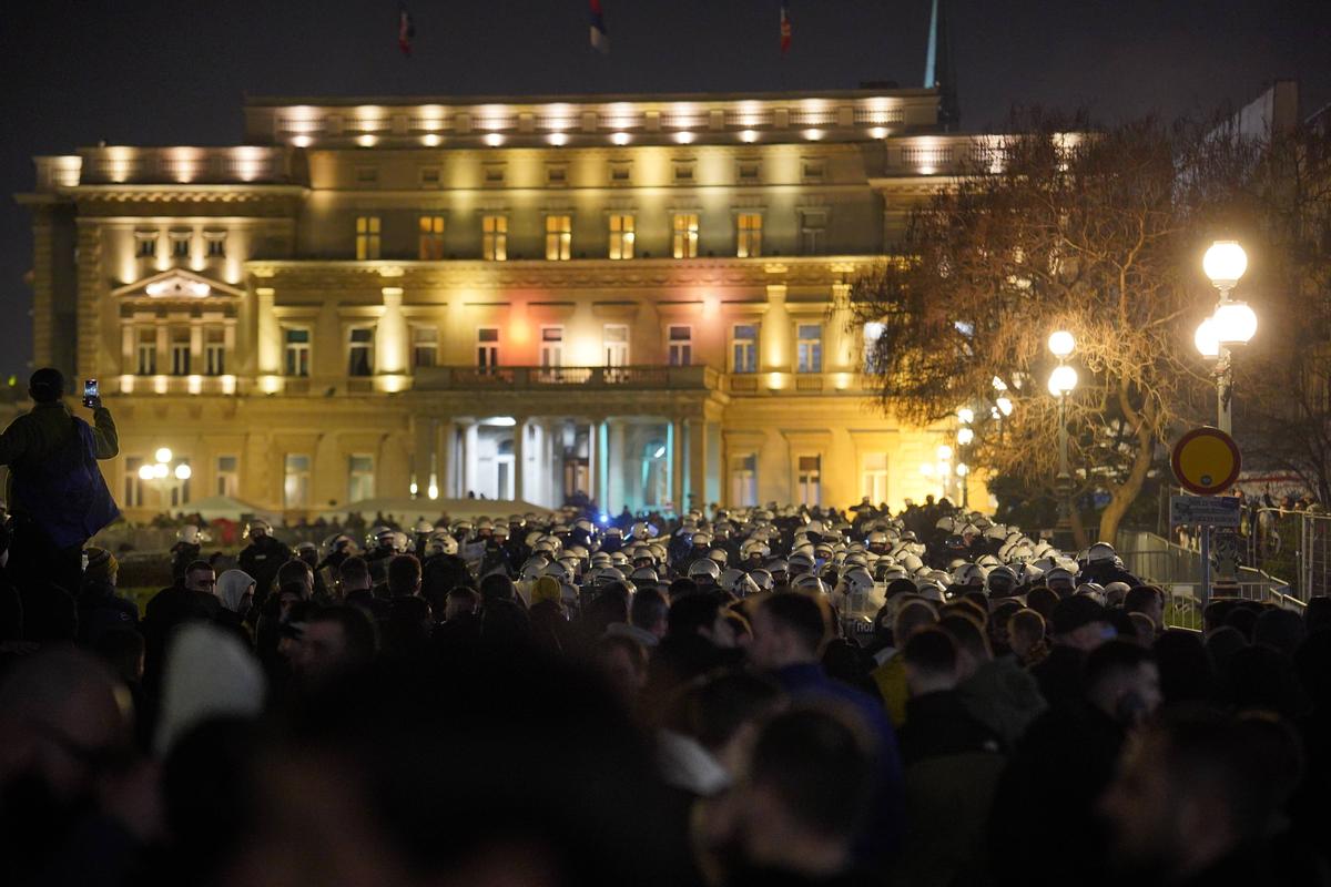 Imagini NEMAIVĂZUTE de la Belgrad: cel mai mare protest din istoria țării » Sute de mii de oameni pe străzi! Djokovic, printre sportivii care au susținut demersul
