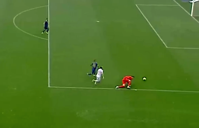 Gol de cascadorii râsului în Superliga! Ploaia de la Sibiu l-a doborât pe portarul Krell