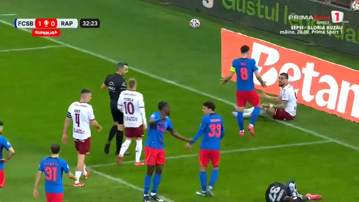 Rapid a cerut penalty în prima repriză a derby-ului cu FCSB