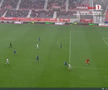 Gol de cascadorii râsului în Superliga! Ploaia de la Sibiu l-a doborât pe portarul Krell