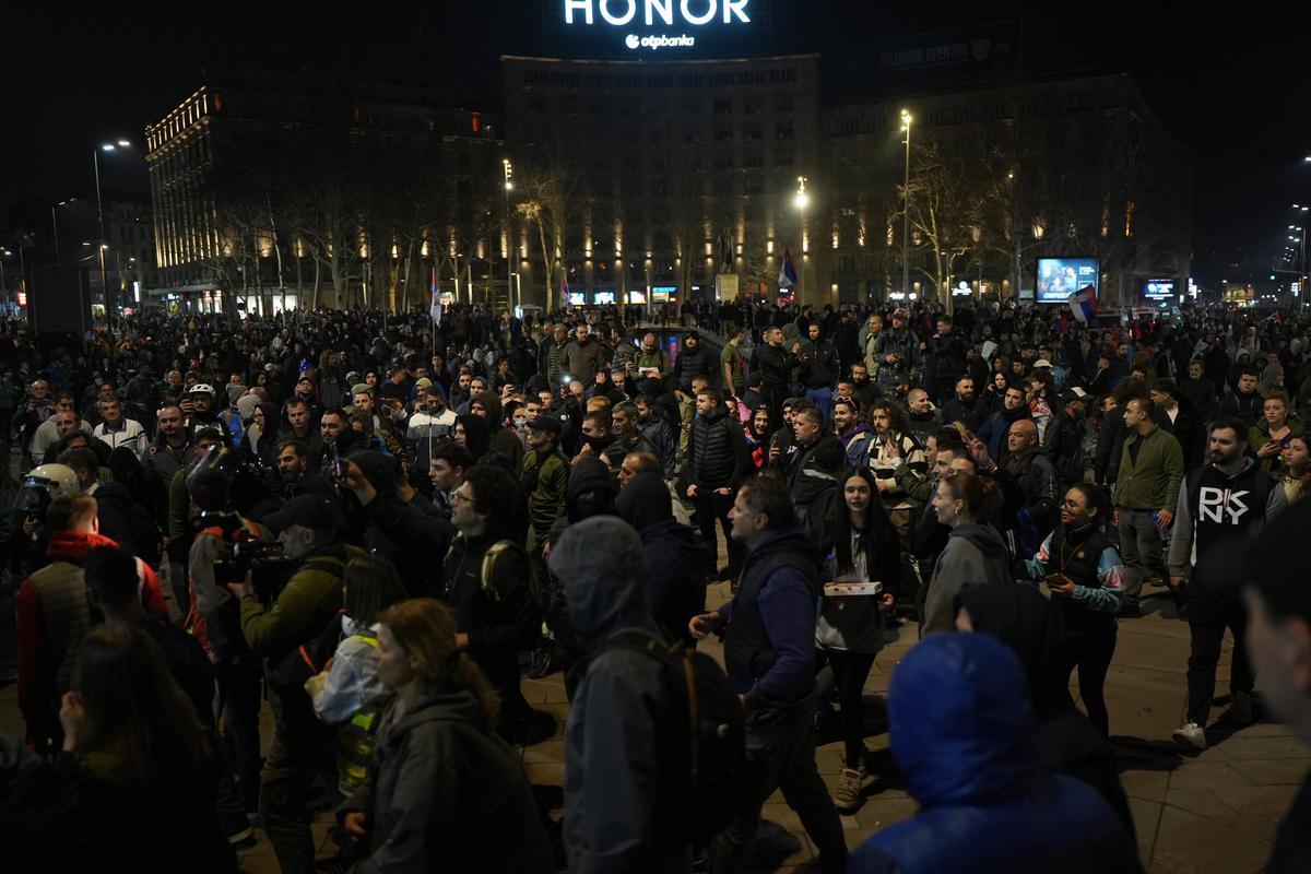 Imagini NEMAIVĂZUTE de la Belgrad: cel mai mare protest din istoria țării » Sute de mii de oameni pe străzi! Djokovic, printre sportivii care au susținut demersul