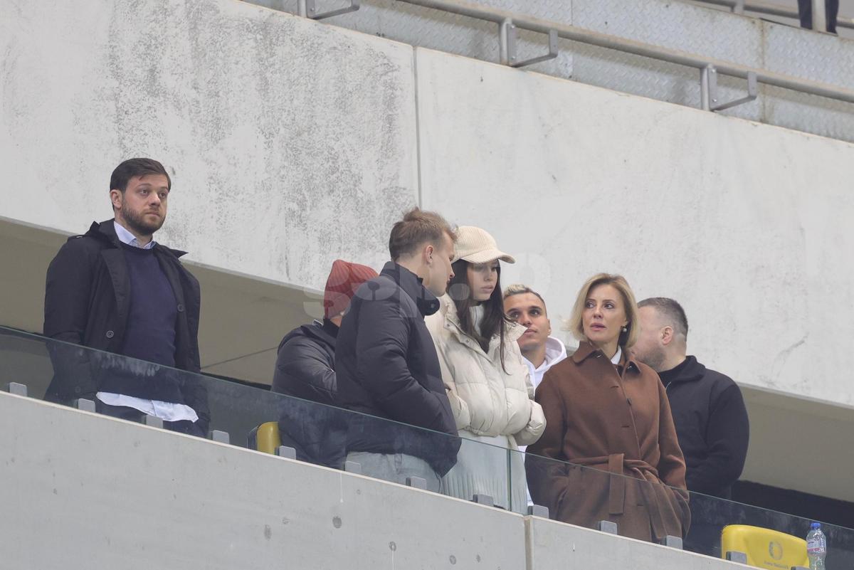 Dan Șucu, surprins la derby alături de jucătorul pe care a luat 500.000 de euro! Mircea Lucescu și Mircea Geoană sunt prezenți pe stadion