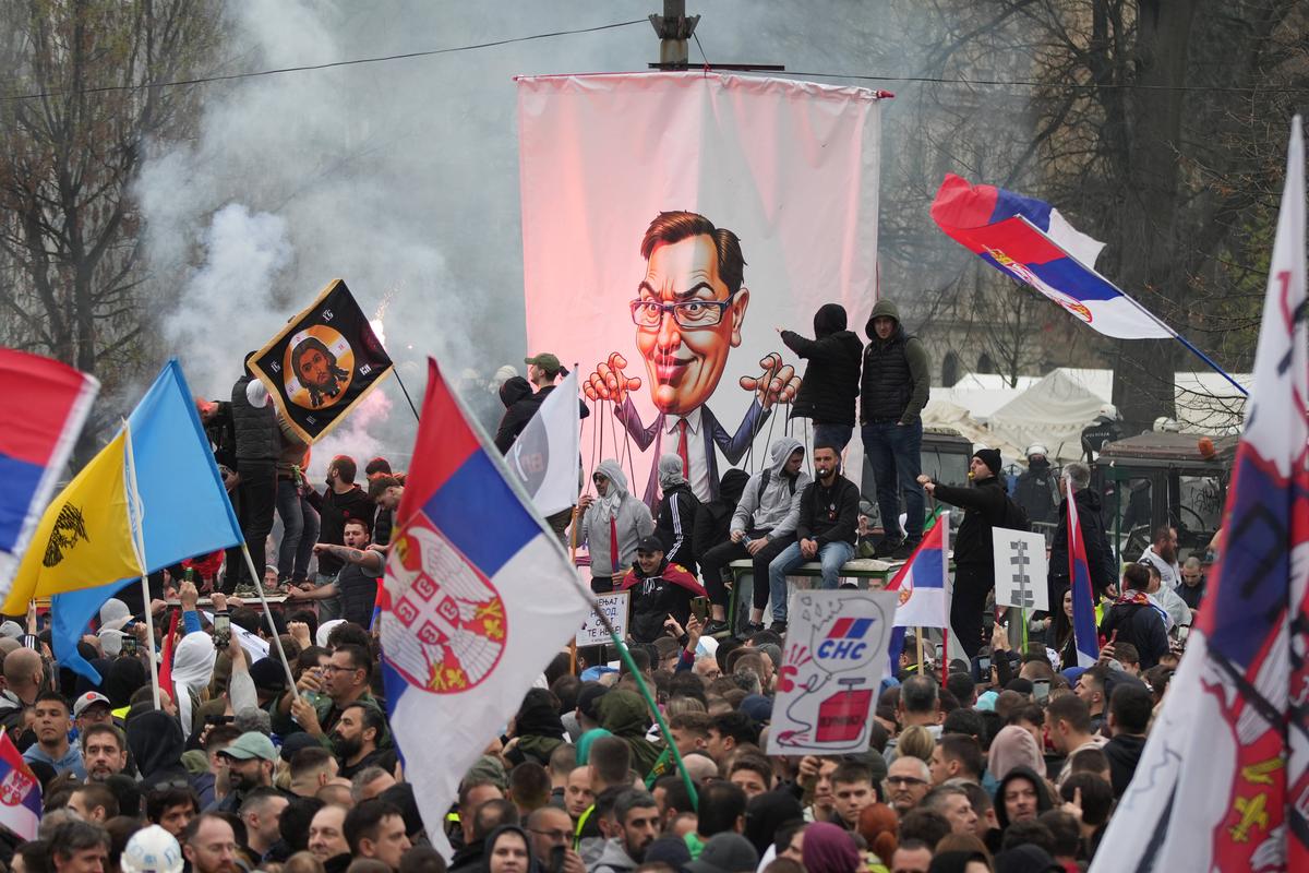 Imagini NEMAIVĂZUTE de la Belgrad: cel mai mare protest din istoria țării » Sute de mii de oameni pe străzi! Djokovic, printre sportivii care au susținut demersul