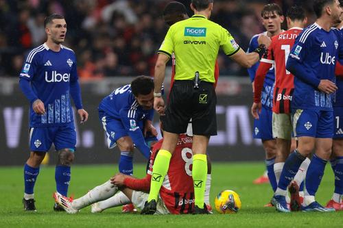 Dele Alli îi cere scuze lui Loftus-Cheek, pentru faultul dur / Foto: Imago