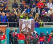 Suporterii FCSB l-au îmbrăcat pe Marius Șumudică în bufon!