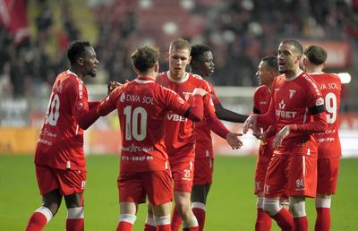 UTA - Oțelul 2-0 » Rednic îl bate pe Burcă în prima etapă din play-out | Clasamentul ACUM