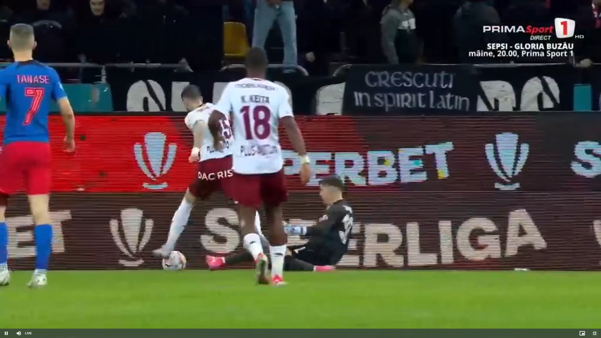 Rapid a cerut penalty în prima repriză a derby-ului cu FCSB
