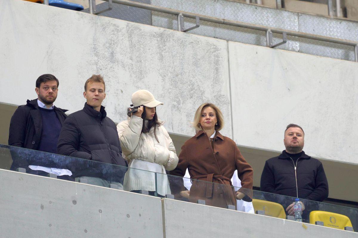 Dan Șucu, surprins la derby alături de jucătorul pe care a luat 500.000 de euro! Mircea Lucescu și Mircea Geoană sunt prezenți pe stadion