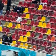FCSB, cu sistemul de sonorizare în peluză. FOTO: GSP.RO