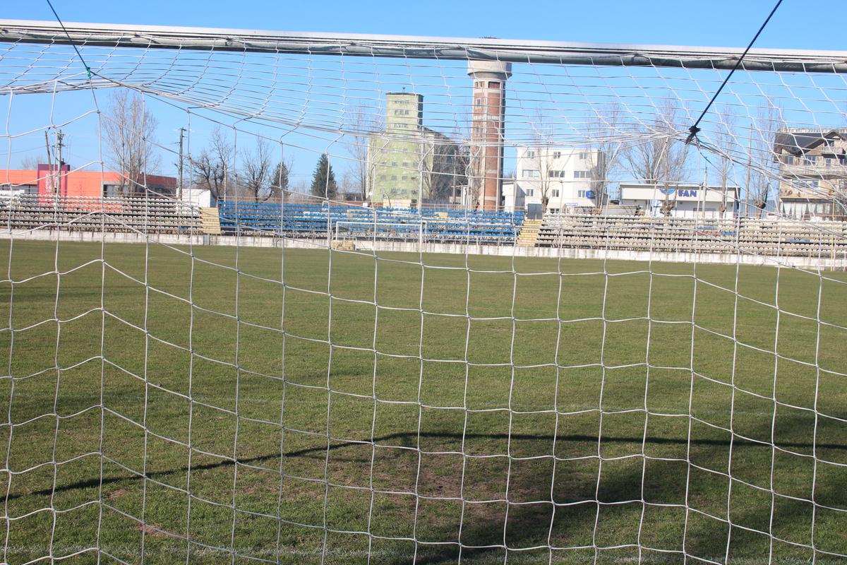 Cum arată acum stadionul pe care Borcea i-a stins țigara pe frunte lui MM Stoica » De la Dinamo, Hamburg și Olanda la Real Cosâmbești și Bărăganul Ciulnița