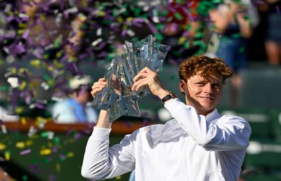 După ce a câștigat titlul la Indian Wells, Jannik Sinner i-a adus un omagiu lui Medvedev: „Este necesar tenisului!”