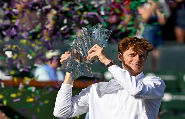 După ce a câștigat titlul la Indian Wells, Jannik Sinner i-a adus un omagiu lui Medvedev: „Este necesar tenisului!”