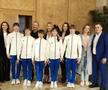 Nadia Comăneci, Andreea Răducan, Marius Urzică, Cătălina Ponor și Marian Drăgulescu împreună cu gimnastele de la Onești  FOTO Luminița Paul