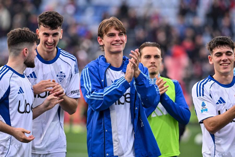 Nico Paz (în centru) este liderul lui Como și al doilea marcator al echipei (9 goluri), după Anastasios Douvikas (10) / Foto: Imago S-a reactivat clauza de răscumpărare a lui Nico Paz » Inter e gata să-i facă ofertă de transfer lui Real Madrid
