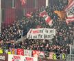 Mesajele afișate de cele două galerii la derby-ul Rapid - Dinamo // FOTO: GSP.ro