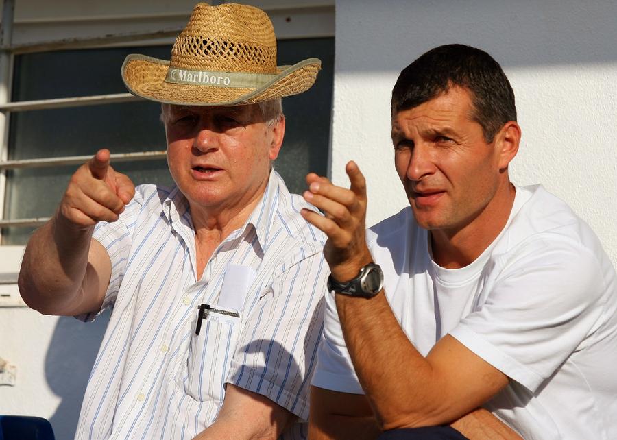 Jean Pădureanu alături de Ioan Ovidiu Sabău EXCLUSIV Trei răzbunări cu condamnare: documente confidențiale despre culisele transferului care a fisurat fotbalul românesc » „Becali a fost convins că avea microfoane pe el”