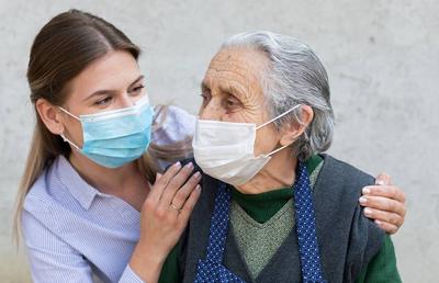 Acasă la bunici – un cămin de bătrâni cu personal vaccinat și  fără niciun caz de infectare cu Covid-19