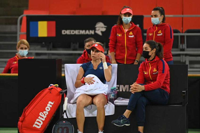 Italia conduce România cu 2-0 în barajul pentru Grupa Mondială a Billie Jean King Cup, dintre România și Italia. Monica Niculescu (33 de ani, 174 WTA), căpitanul-jucător al reprezentativei „tricolore”, ia în calcul să intre pe teren sâmbătă