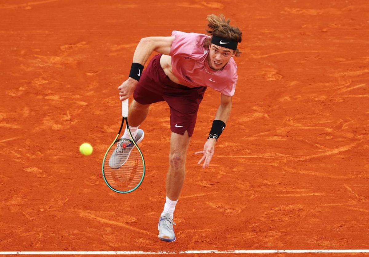 Rafael Nadal, eliminat în „sferturile” turneului pe care l-a cucerit de 11 ori: „Nu îmi pot imagina cum e să fii în pielea lui”