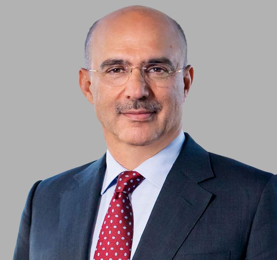 Mohammed Bin Mahfoodh Al Ardhi// Photo: investcorp.com Cine este omul de afaceri din Oman care vrea să cumpere AC Milan? Fost pilot militar, cu master la Harvard și scriitor