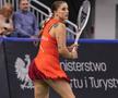 Andreea Prisăcariu - Iga Swiatek / Sursă foto: Cristina Hutu (Federația Română de Tenis) / Creative Fortitude